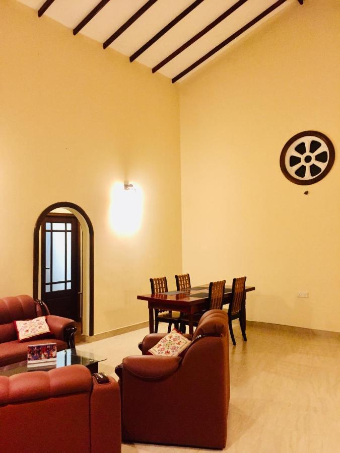 Sweet Home Tourist Rest, Cooking Classes & Tours Anuradhapura Dış mekan fotoğraf