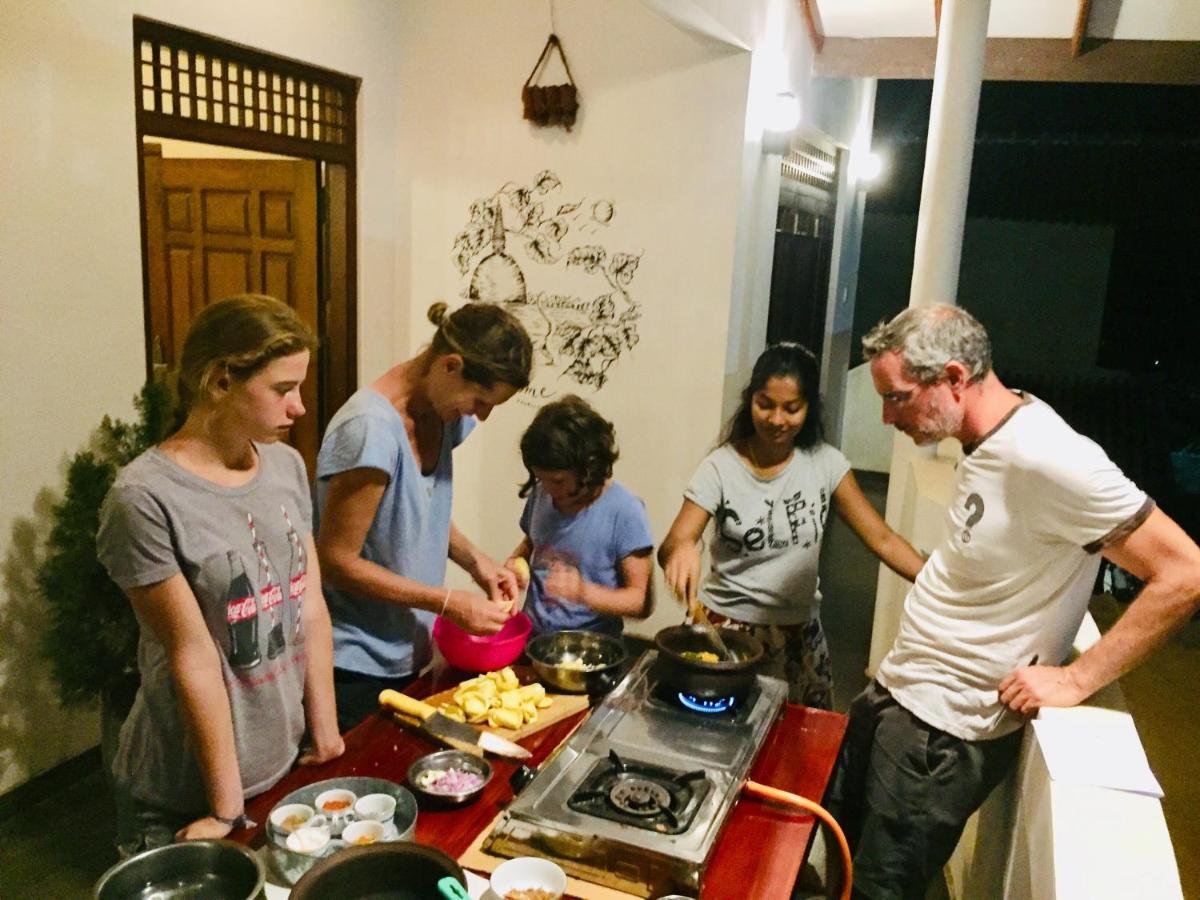 Sweet Home Tourist Rest, Cooking Classes & Tours Anuradhapura Dış mekan fotoğraf