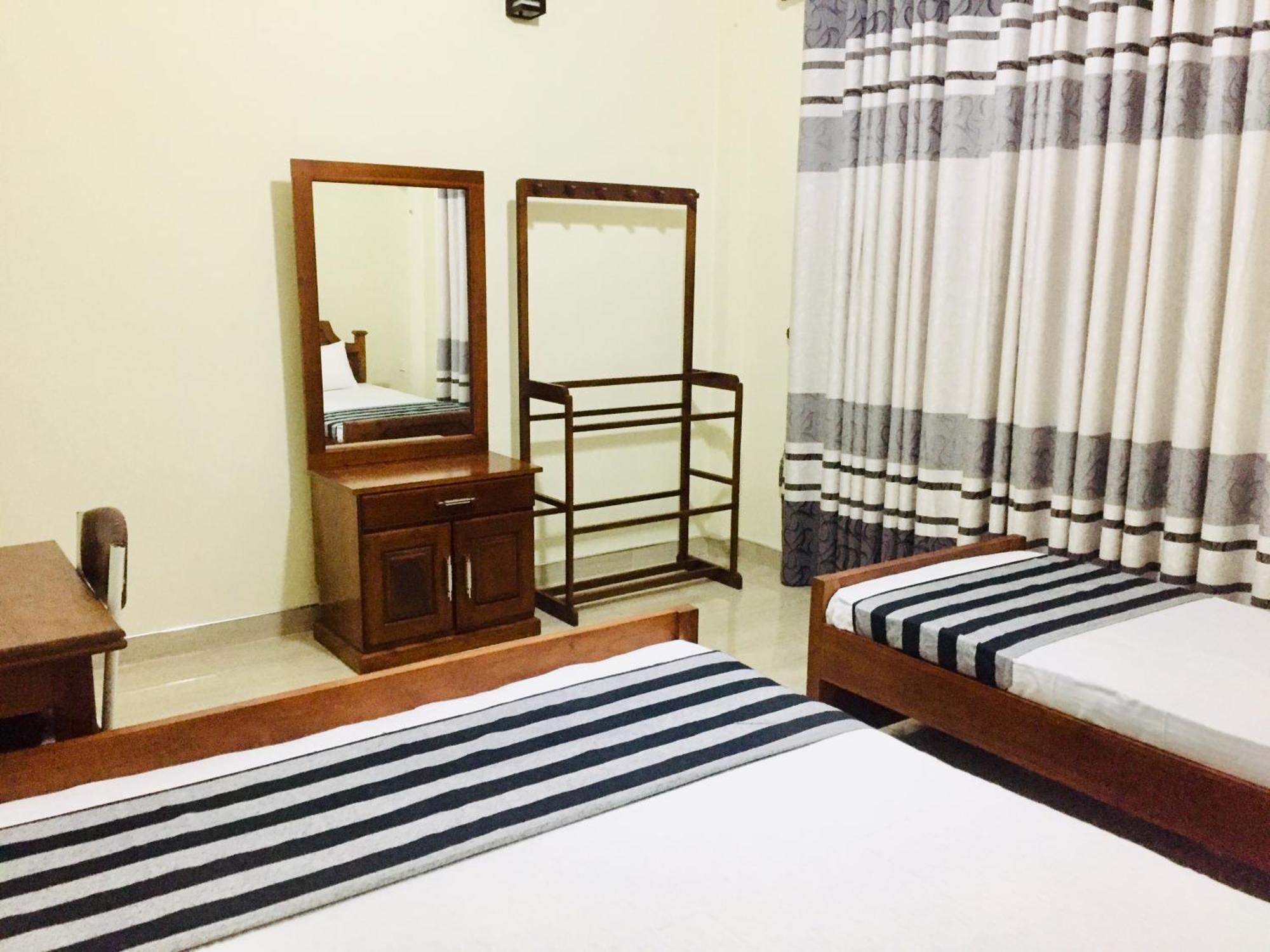 Sweet Home Tourist Rest, Cooking Classes & Tours Anuradhapura Dış mekan fotoğraf