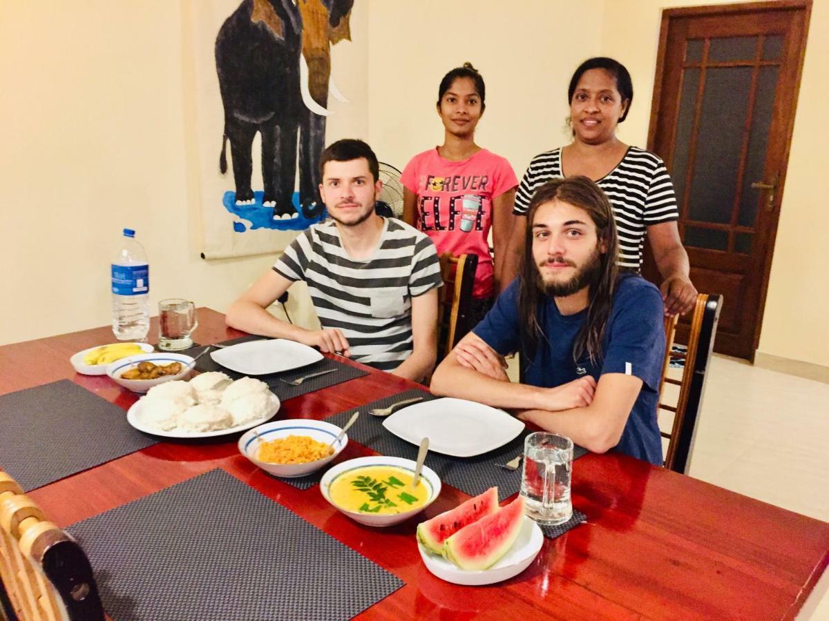 Sweet Home Tourist Rest, Cooking Classes & Tours Anuradhapura Dış mekan fotoğraf