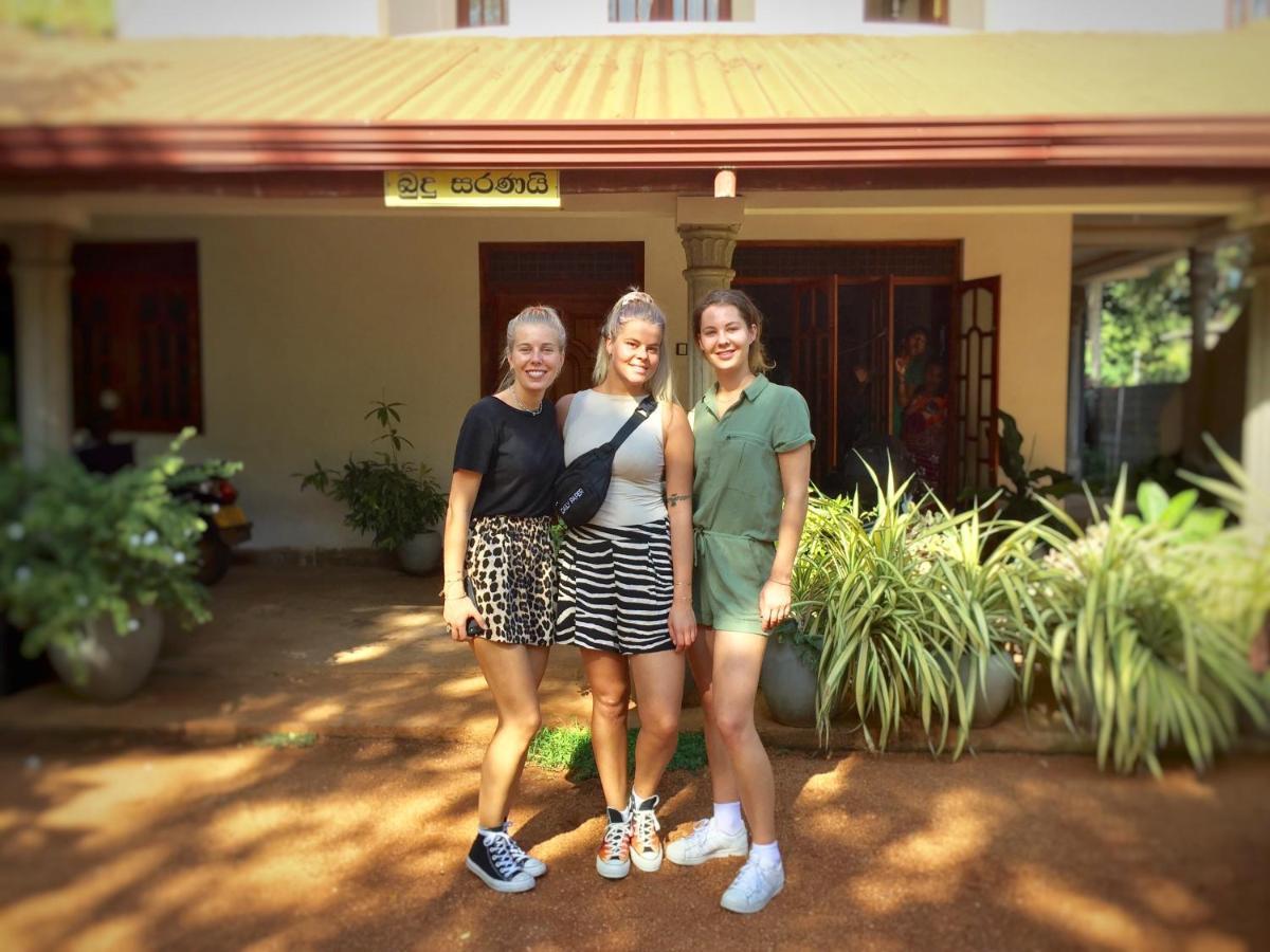 Sweet Home Tourist Rest, Cooking Classes & Tours Anuradhapura Dış mekan fotoğraf